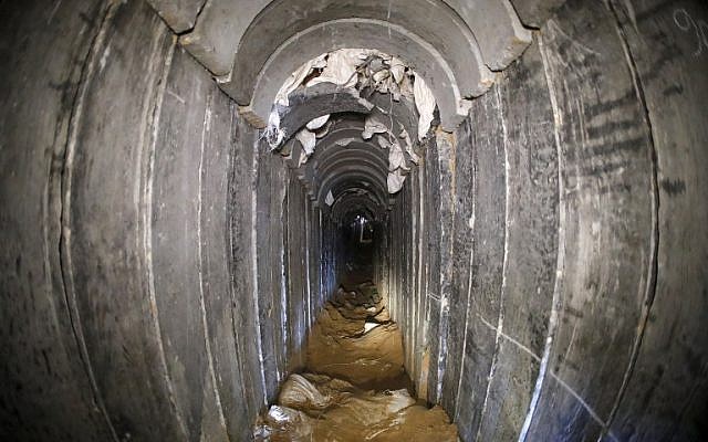 Un tunnel détruit du Jihad islamique palestinien, menant de Gaza à Israël, près du kibboutz israélien de Kissufim (Jack Guez / AFP / POOL) Un tunnel détruit du Jihad islamique palestinien, menant de Gaza à Israël, près du kibboutz israélien de Kissufim (Jack Guez / AFP / POOL)