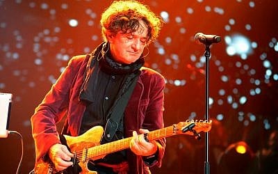 Dans cette photo du 19 novembre 2016, le musicien bosniaque Goran Bregovic à Belgrade. 
Pour la rock star des Balkans Goran Bregovic, Sarajevo, ville natale et muse, est plus qu'une ville. C'est une métaphore pour un mode de vie multiculturel qui peut être déchirée par les conflits religieux. . (Crédit : / AFP PHOTO / STRINGER)