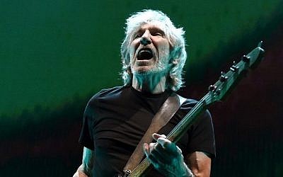 Le musicien Roger Waters lors de sa tournée Us + Them au Staples Center le 20 juin 2017 à Los Angeles, en Californie. (Kevin Winter / Getty Images / AFP)