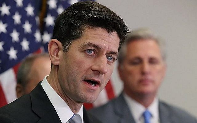 Le président de la Chambre, Paul Ryan, un républicain du Wisconsin, prend la parole lors d'une conférence de presse au Capitole, à Washington, DC, le 5 décembre 2017. (Crédit : Mark Wilson / Getty Images / AFP) Le président de la Chambre, Paul Ryan, un républicain du Wisconsin, prend la parole lors d'une conférence de presse au Capitole, à Washington, DC, le 5 décembre 2017. (Crédit : Mark Wilson / Getty Images / AFP)