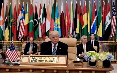 Le président américain Donald Trump participe au Sommet islamo-américain au Centre de conférences du roi Abdulaziz à Riyad, le 21 mai 2017 (AFP / MANDEL NGAN)