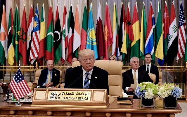 Le président américain Donald Trump participe au Sommet islamo-américain au Centre de conférences du roi Abdulaziz à Riyad, le 21 mai 2017 (AFP / MANDEL NGAN)