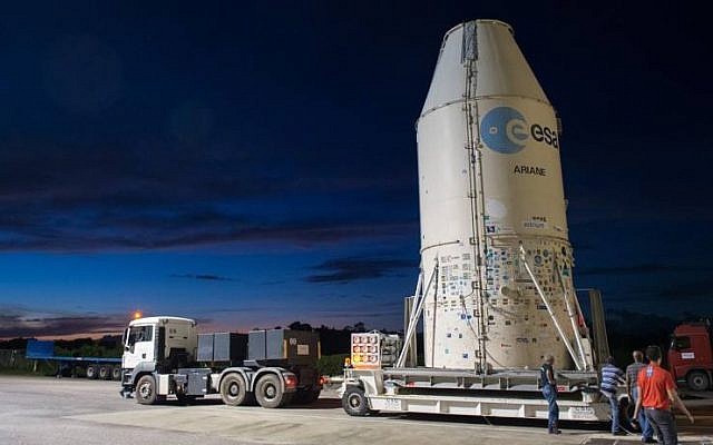 Le satellite VENμS et son lanceur sur le site de lancement, en Guyane française, le 31 juillet 2017 (publié avec la permission de l'Agence spatiale israélienne) Le satellite VENμS et son lanceur sur le site de lancement, en Guyane française, le 31 juillet 2017 (publié avec la permission de l'Agence spatiale israélienne)