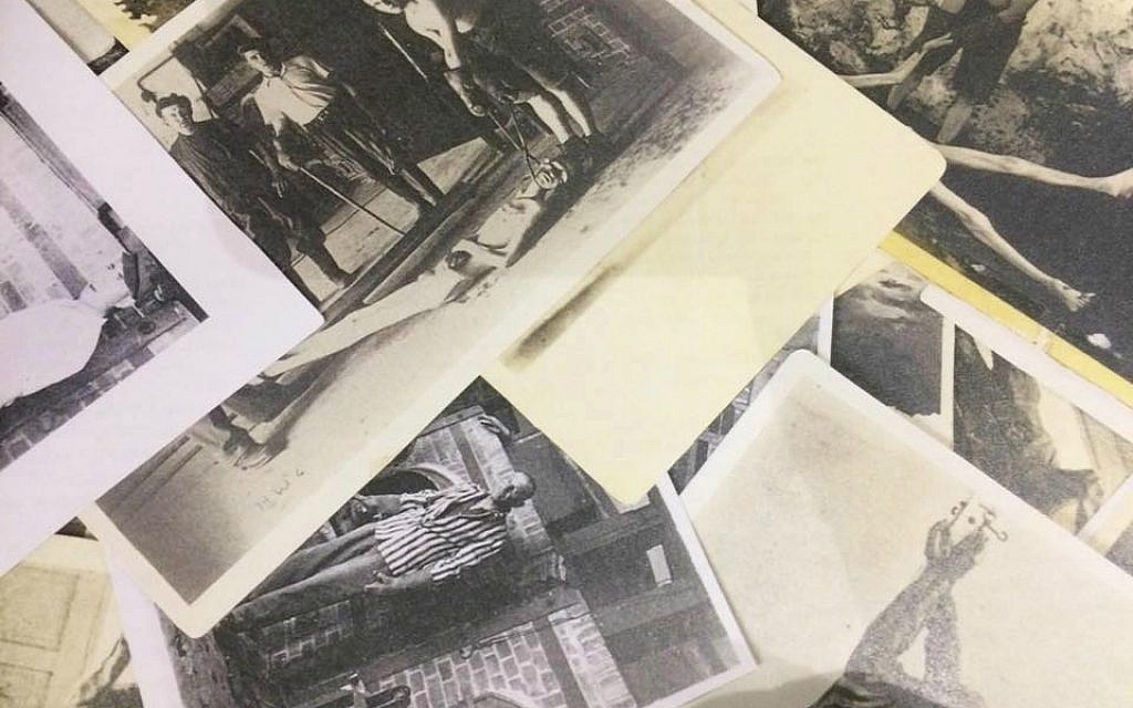 Photographies d'atrocités nazies prises par des photographes de l'armée américaine à Dachau après sa libération. Les images ont été mises en scène avec l'aide d'anciens détenus. Les photos ont été exposées lors de l'exposition « Flash mémoriel » à Yad Vashem, le 24 janvier 2018 (Crédit : Renee Ghert-Zand / TOI)