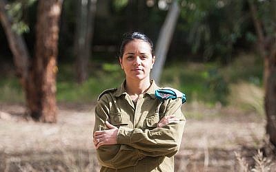La lieutenante-colonelle Reut Rettig-Weiss, commandante de l'unité du corps d'artillerie et première commandante femme de bataillon de combat de l'armée