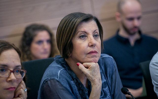 Zehava Galon, présidente du parti Meretz, lors d'une réunion du comité des finances à la Knesset le 11 septembre 2017. (Miriam Alster / FLASH90) Zehava Galon, présidente du parti Meretz, lors d'une réunion du comité des finances à la Knesset le 11 septembre 2017. (Miriam Alster / FLASH90)