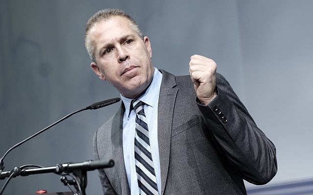 Gilad Erdan, ministre de la Sécurité publique, le 31 décembre 2017. (Crédit : Tomer Neuberg/Flash90) Gilad Erdan, ministre de la Sécurité publique, le 31 décembre 2017. (Crédit : Tomer Neuberg/Flash90)