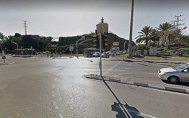 Une photo d'illustration de l'échangeur de HaSira sur la route 2, à côté de Herzliya. (Crédit : Google maps) Une photo d'illustration de l'échangeur de HaSira sur la route 2, à côté de Herzliya. (Crédit : Google maps)