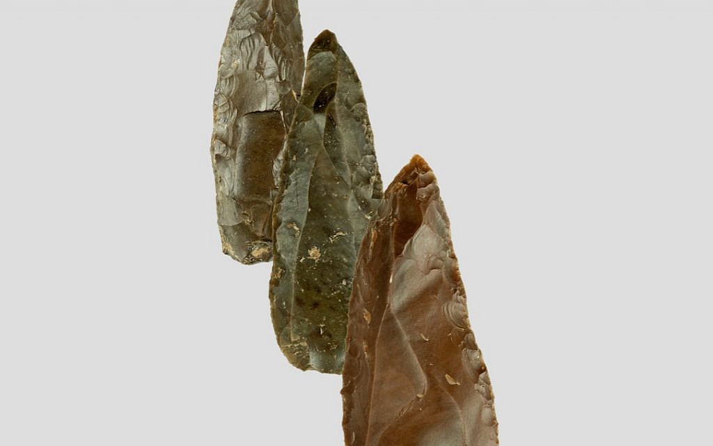 Des silex typiques du début du milieu de lère paléolithique trouvés à Misliya 1 (Crédit : Mina Weinstein Evron, Université de Haïfa)