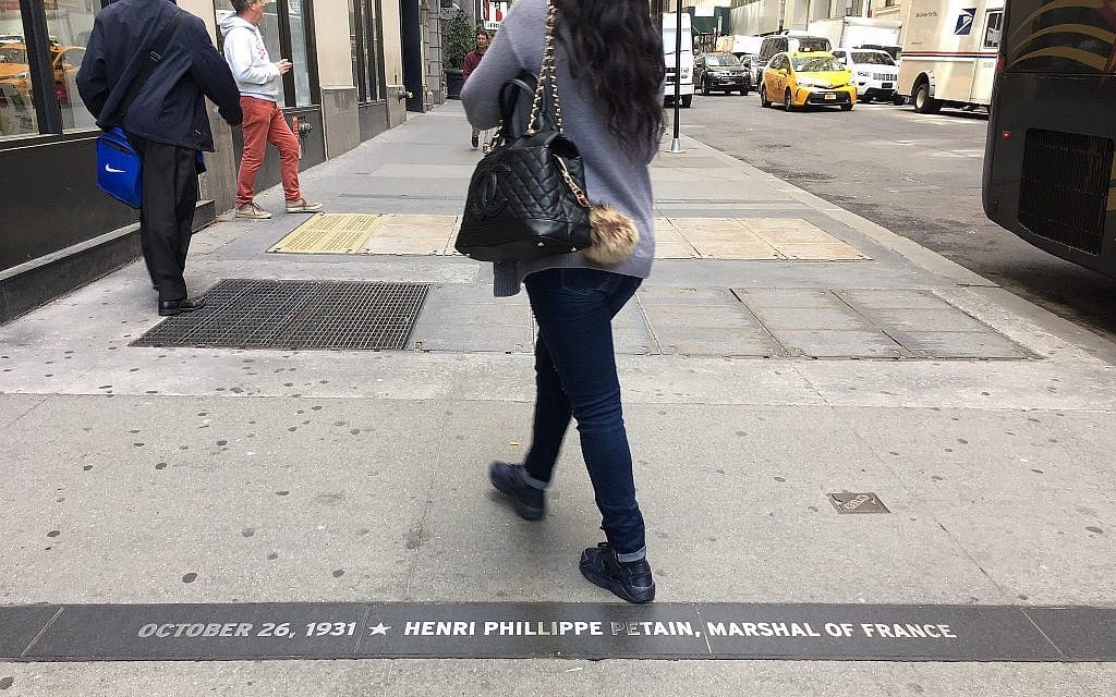 La plaque consacrée à Philippe Pétain, qui avait livré 1000 Juifs à Hitler, restera en place dans le canyon des héros à à Manhattan (Crédit : Danielle Ziri/Times of Israel)