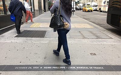 La plaque consacrée à Philippe Pétain, qui avait livré 1000 Juifs à Hitler, restera en place dans le canyon des héros à à Manhattan (Crédit : Danielle Ziri/Times of Israel)