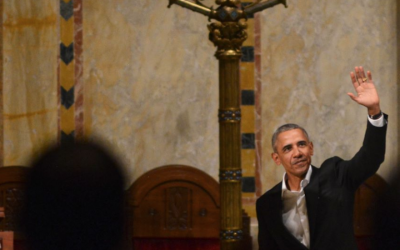 L'ancien président américain Barack Obama à la synagogue Emanu-El à New York, le 24 janvier 2018 (Gili Getz / Facebook via JTA)