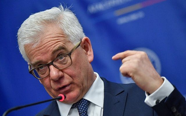 Le ministre des Affaires étrangères polonais Jacek Czaputowicz s'exprime à Bucarest, le 1er février 2018. (Crédit : AFP / Daniel MIHAILESCU) Le ministre des Affaires étrangères polonais Jacek Czaputowicz s'exprime à Bucarest, le 1er février 2018. (Crédit : AFP / Daniel MIHAILESCU)