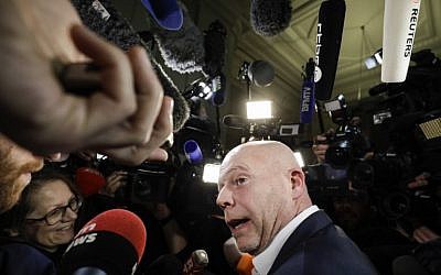 Sven Mary, l'avocat de Salah Abdeslam répond à la presse à l'ouverture du procès de l'auteur présumé des attentats du Bataclan, au Palais de Justice de Bruxelles, le 5 février 2018. (Crédit : AFP )/ BELGA / THIERRY ROGE)