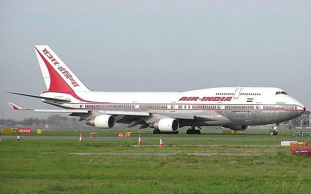 Un Boeing de la compagnie Air India à l'aéroport de Londres, en 2005. (Crédit : domaine public) Un Boeing de la compagnie Air India à l'aéroport de Londres, en 2005. (Crédit : domaine public)