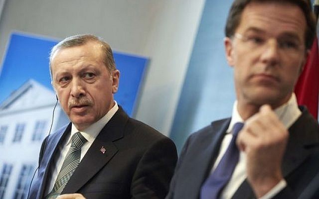 Recep Tayyip Erdogan et Mark Rutte, le 21 mars 2013 à Catshuis, la résidence officielle du chef du gouvernement néerlandais (AFP/Martijn Beekman)