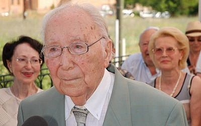 L'avocat juif Sidney Chouraqui, combattant de la Résistance et co-fondateur de la Licra, est mort à l'âge de 103 ans. (Crédit : page Facebook Site-mémorial du Camp des Milles)