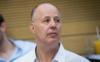 Le ministre de la Coopération régionale Tzachi Hanegbi à la Knesset, le 9 juillet 2017. (Yonatan Sindel/Flash90)