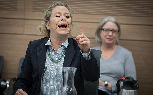 La députée de l'Union sioniste Ayelet Nachmias Verbin durant une réunion de la commission à la Knesset de Jérusalem, le 3 décembre 2017 (Crédit : Hadas Parush/Flash90)