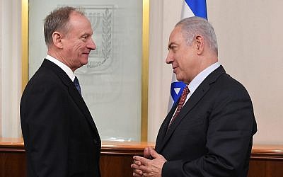 Le secrétaire du conseil de sécurité de la fédération russe Nikolai Patrushev, à gauche, rencontre le Premier ministre Benjamin Netanyahu au bureau du Premier ministre de Jérusalem, le 1er février 2018 (Crédit : Kobi Gideon/GPO) Le secrétaire du conseil de sécurité de la fédération russe Nikolai Patrushev, à gauche, rencontre le Premier ministre Benjamin Netanyahu au bureau du Premier ministre de Jérusalem, le 1er février 2018 (Crédit : Kobi Gideon/GPO)