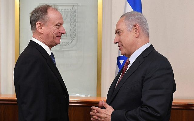 Le secrétaire du conseil de sécurité de la fédération russe Nikolai Patrushev, à gauche, rencontre le Premier ministre Benjamin Netanyahu au bureau du Premier ministre de Jérusalem, le 1er février 2018 (Crédit : Kobi Gideon/GPO) Le secrétaire du conseil de sécurité de la fédération russe Nikolai Patrushev, à gauche, rencontre le Premier ministre Benjamin Netanyahu au bureau du Premier ministre de Jérusalem, le 1er février 2018 (Crédit : Kobi Gideon/GPO)