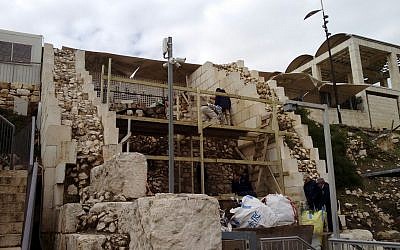 La nouvelle construction d'une plateforme de prière pluraliste au parc archéologique Davidson au mur Occidental le 5 février 2018 (Crédit : Mouvement masorti en Israël)