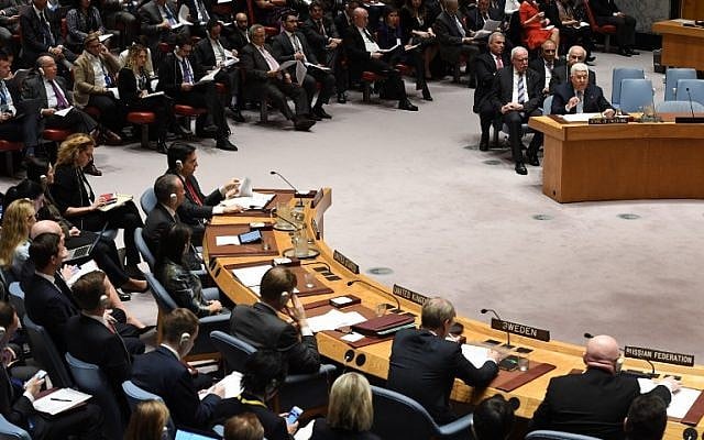 Le président de l'Autorité palestinienne Mahmoud Abbas (D) s'adresse au Conseil de sécurité des Nations Unies, le 20 février 2018. (AFP Photo/Timothy A. Clary) Le président de l'Autorité palestinienne Mahmoud Abbas (D) s'adresse au Conseil de sécurité des Nations Unies, le 20 février 2018. (AFP Photo/Timothy A. Clary)