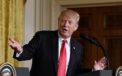 Le président américain Donald Trump s'exprime lors d'une conférence de presse conjointe avec le Premier ministre australien Malcolm Turnbull dans la salle Est de la Maison-Blanche à Washington, DC, le 23 février 2018. (AFP/Olivier Douliery)
