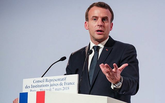 Le président français Emmanuel Macron prononce un discours lors du 33ème dîner annuel du Conseil représentatif des institutions juives de France (CRIF), le 7 mars 2018 à Paris (Crédit : AFP PHOTO / POOL / ludovic MARIN)