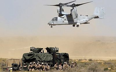 Un Osprey V-22 américain participe à un entraînement dans le cadre de l'exercice militaire conjoint Juniper Cobra au centre de Tzéélim, dans le sud d'Israël, le 12 mars 2018. (Crédit : Jack Guez/AFP)