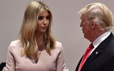 Le président américain Donald Trump et sa fille Ivanka Trump (L) discutent de la troisième session de travail "Partenariat avec l'Afrique" le deuxième jour du sommet du G20 à Hambourg, en Allemagne, le 8 juillet 2017 (AFP / John MacDougall)