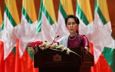 La dirigeante birmane, Aung San Suu Kyi, prononçant une allocution nationale à Naypyidaw le 19 septembre 2017 (Crédit : AFP / Ye Aung Thu)