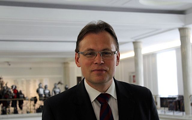 Arkadiusz Mularczyk, député du parti conservateur nationaliste Droit et Justice en Pologne. (Crédit : Lukas Plewnia/CC BY-SA 2.0) Arkadiusz Mularczyk, député du parti conservateur nationaliste Droit et Justice en Pologne. (Crédit : Lukas Plewnia/CC BY-SA 2.0)