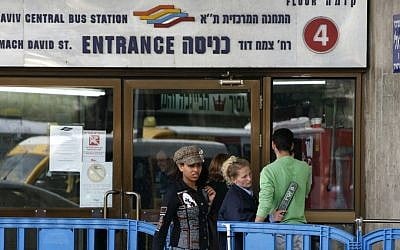 Gare routière centrale de Tel Aviv. (Photo d'illustration ; crédit : Miriam Alster/Flash90)
