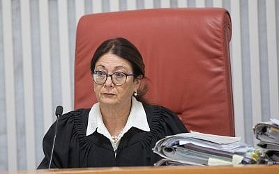 La présidente de la Cour suprême Esther Hayut lors d'une audience à la Cour suprême de Jérusalem, le 14 janvier 2018. (Yonatan Sindel/Flash90)