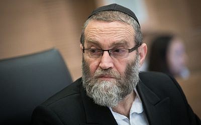 Moshe Gafni, membre du Yahadout HaTorah, préside la commssion des Finances de la Knesset le 5 mars 2018 (Crédit : Yonatan Sindel / Flash90)