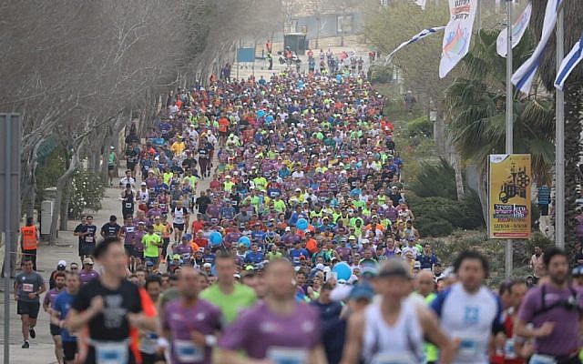 Des milliers de coureurs participent au marathon international de Jérusalem le 9 mars 2018 (Crédit : Yonatan Sindel/Flash90) Des milliers de coureurs participent au marathon international de Jérusalem le 9 mars 2018 (Crédit : Yonatan Sindel/Flash90)