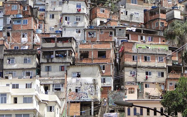 Une favela à Rio de Janeiro, au Brésil (Wikipedia / Leon Petrosyan / CC BY-SA)