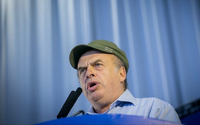 Natan Sharansky, dirigeant de l'Agence juive, s’adresse aux nouveaux immigrants le 15 août 2017 (Miriam Alster / Flash90)