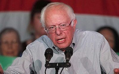 Le sénateur démocrate du Vermont  Bernie Sanders s'adresse à une foule de partisans lors d'un rassemblement pour l'unité démocrate au Rail Event Center le 21 avril 2017, à Salt Lake City, Utah. (George Frey/Getty Images via JTA)