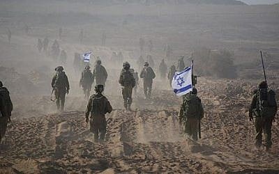 Photo illustrative de soldats de Tsahal quittant Gaza à la fin d'une opération terrestre en août 2014. (IDF Unité du porte-parole/ Facebook)