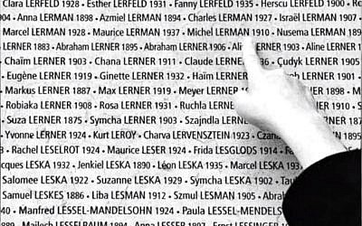 Le nom du père Lucienne Nayet, Michel Lerman, au Mémorial de la Shoah (Crédit: capture d'écran Youtube/Catherine Lairaud)