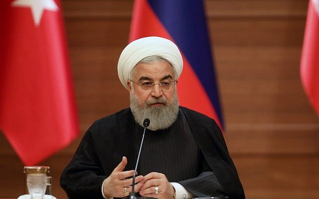 Le président iranien Hassan Rouhani durant une conférence de presse conjointe avec les leaders de Turquie et de Russie lors d'un sommet tripartite sur la Syrie à Ankara, le 4 avril 2018 (Crédit : AFP PHOTO / ADEM ALTAN)
