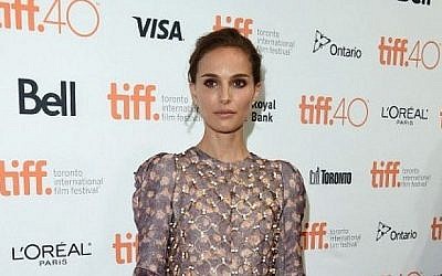 L'actrice Natalie Portman assiste à la 4e soirée annuelle de levée de fonds du Festival international du film de Toronto 2015 au TIFF Bell Lightbox, Toronto, Canada, le 9 septembre 2015. (Jason Merritt/Getty Images/AFP)