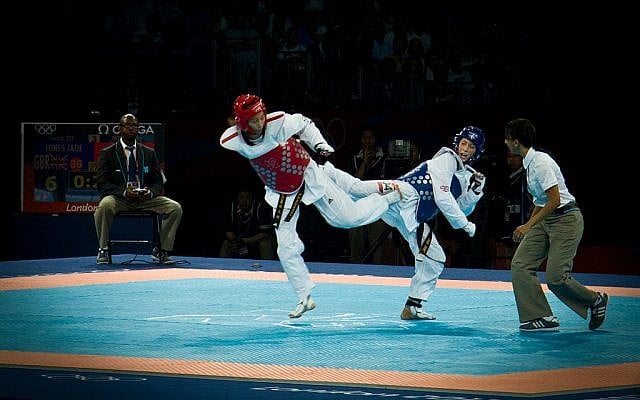 Une athlète galloise de taekwondo et ma médaillée d'or olympique, Jade Jones aux Jeux olympiques de Londres 2012, le 8 Août 2012 (Crédit : Creative Commons Attribution 2.0 Generic/Wikimedia) Une athlète galloise de taekwondo et ma médaillée d'or olympique, Jade Jones aux Jeux olympiques de Londres 2012, le 8 Août 2012 (Crédit : Creative Commons Attribution 2.0 Generic/Wikimedia)