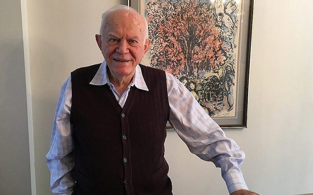 Mordechai Schachter chez lui à Teaneck, dans le New Jersey (Josefin Dolsten / JTA)