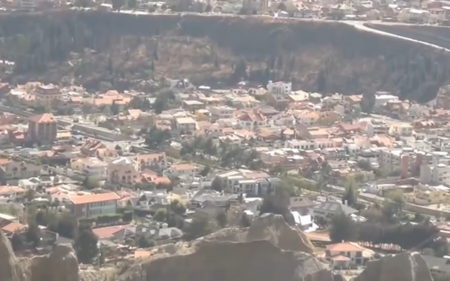 Une vue aérienne de La Paz en Bolivie (Capture d'écran : YouTube) Une vue aérienne de La Paz en Bolivie (Capture d'écran : YouTube)