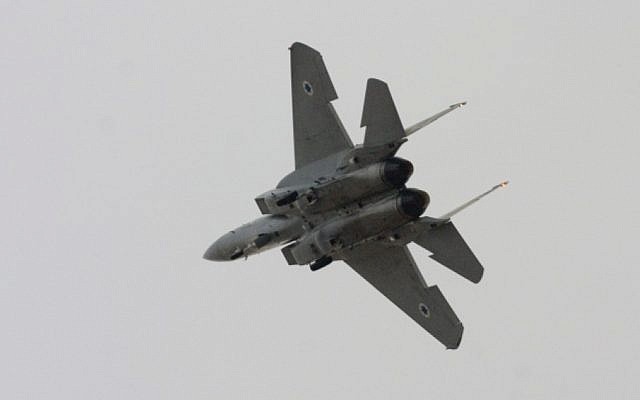 Un avion-chasseur israélien F-15I (Crédit : Tsahi Ben-Ami/ Flash 90) Un avion-chasseur israélien F-15I (Crédit : Tsahi Ben-Ami/ Flash 90)