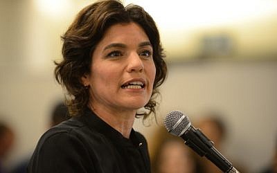 Tamar Zandberg, dirigeante du Meretz, s'adresse aux militants après avoir été élue à la tête du parti, le 22 mars 2018. (Gili Yaari/Flash90)