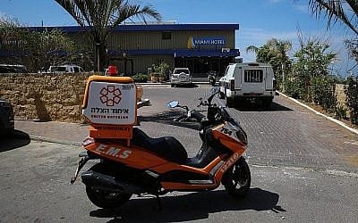 La police israélienne est intervenue à l'hôtel Miami où un nourrisson est mort noyé dans une baignoire, dans la ville d'Ashdod, dans le sud d'Israël, le 2 avril 2018. (Flash90)